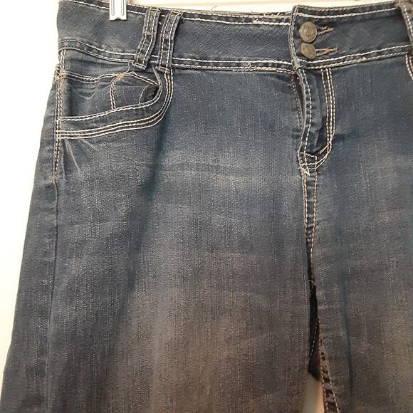 Wallflower Jeans Women’s 15 Blue Flare Luscious Curvy Flap Pocket Bootcut Denim - Picture 2 of 10